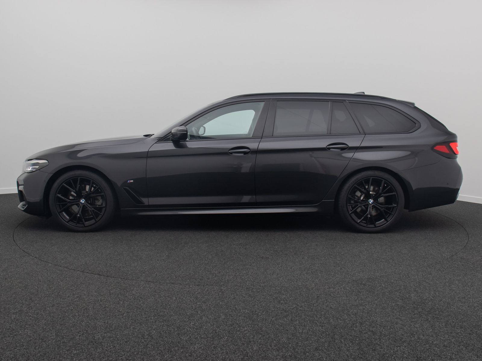 Fahrzeugabbildung BMW 520d M Sport Kamera DAB HUD 4xKlima HiFi 19Zoll