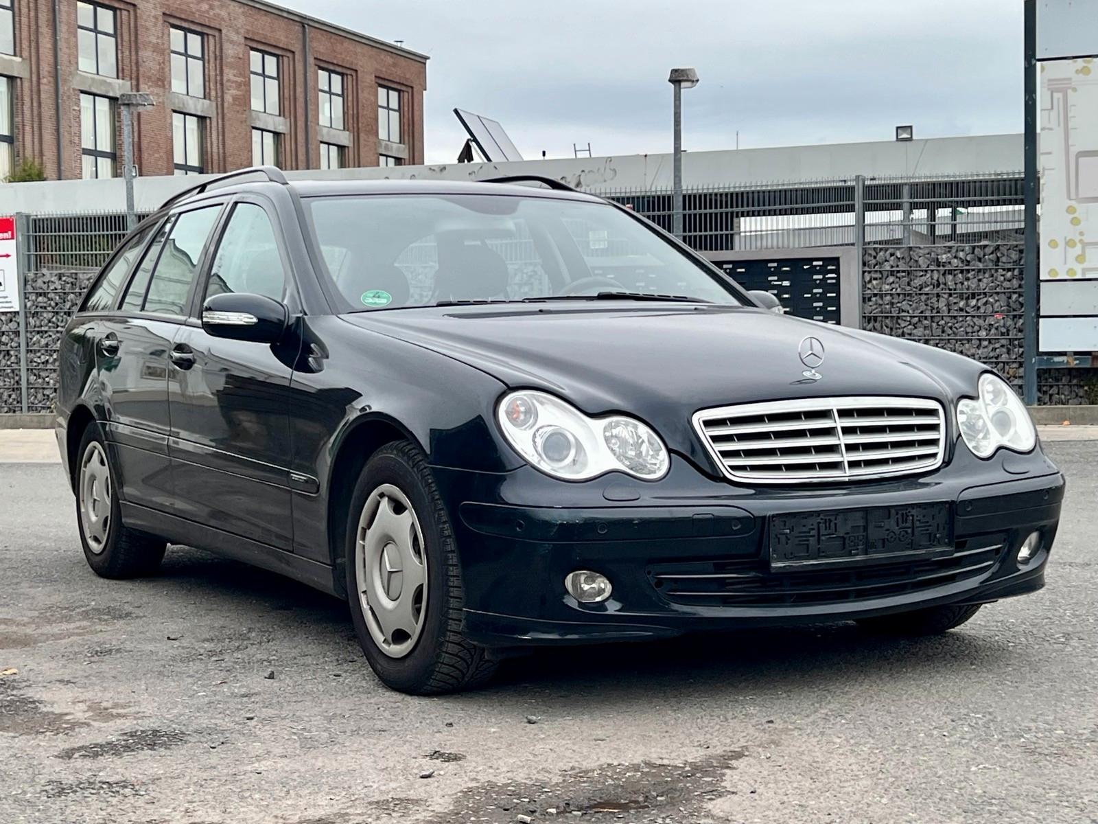 Mercedes-Benz C180 2005 — rear view