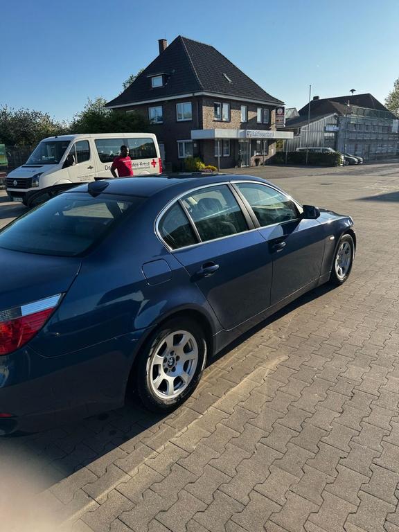BMW 523