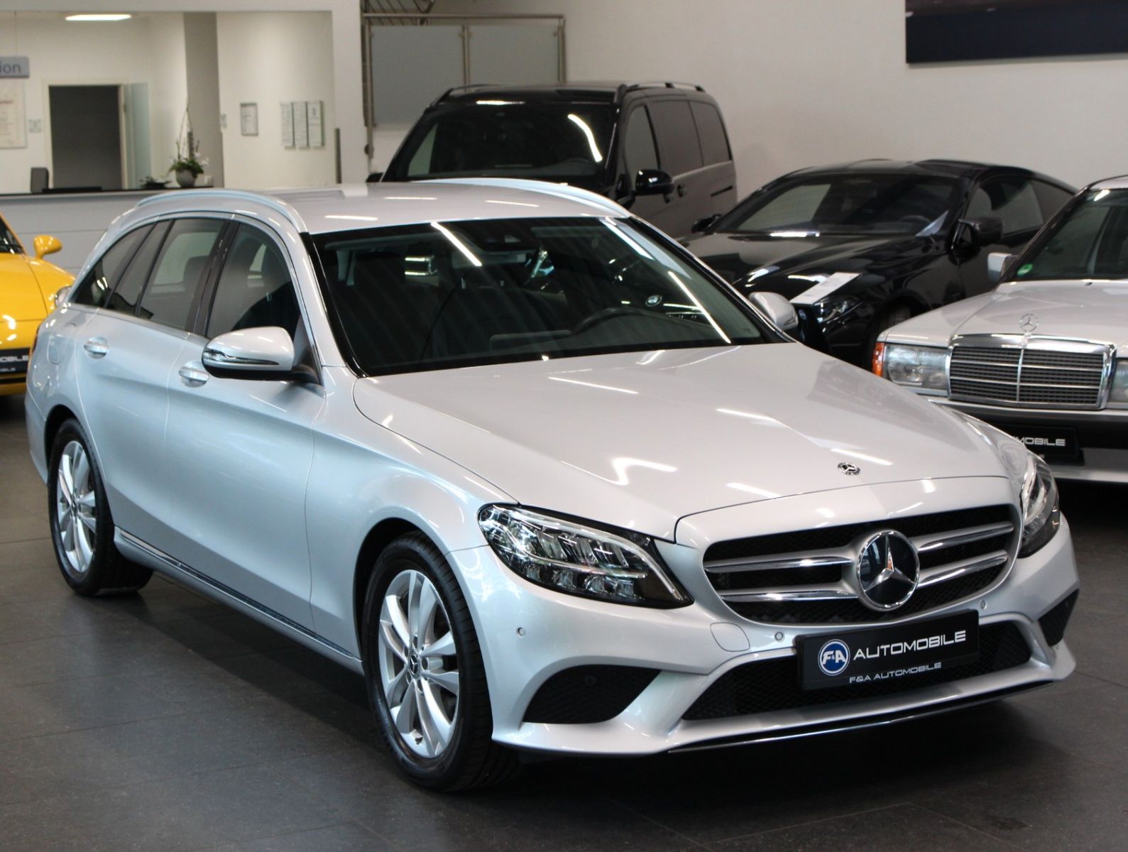 Fahrzeugabbildung Mercedes-Benz C 200 T Avantgarde Distronic*elekt. AHK*LED