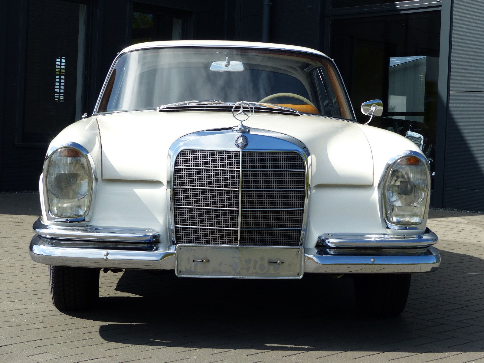 Fahrzeugabbildung Mercedes-Benz 220 SE Coupe W 111