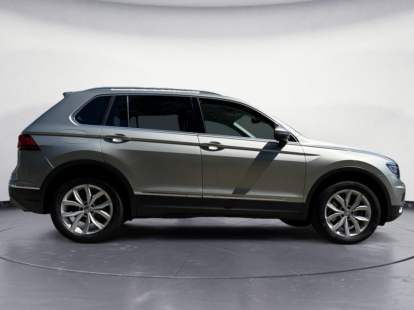 Tiguan 2,0 TSI Highline 4x4 Navi LED AHK