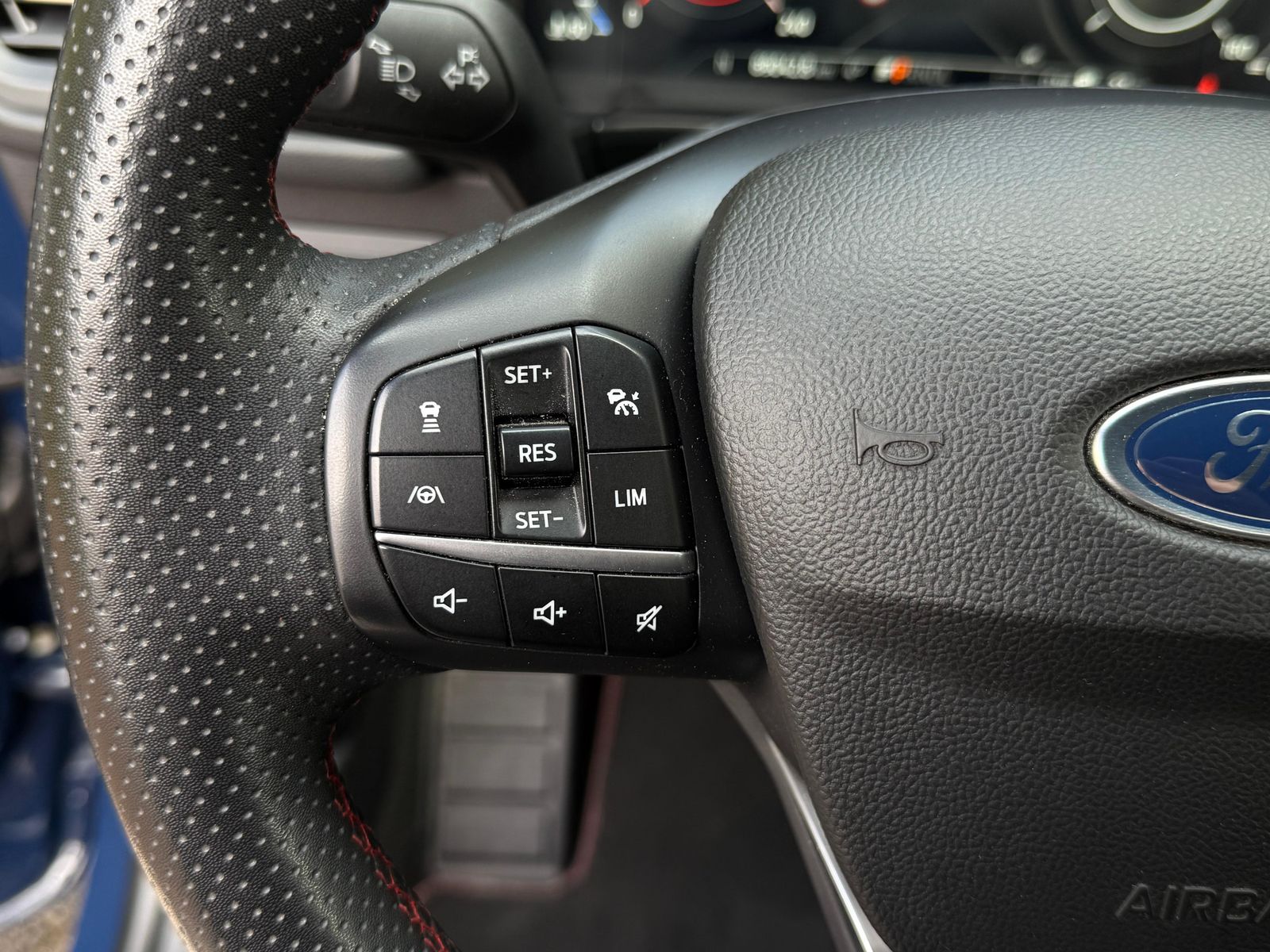 Fahrzeugabbildung Ford Kuga 2.0 PHEV ST-Line X LED+NAVI+SHZ+KAM+AHK+HuD