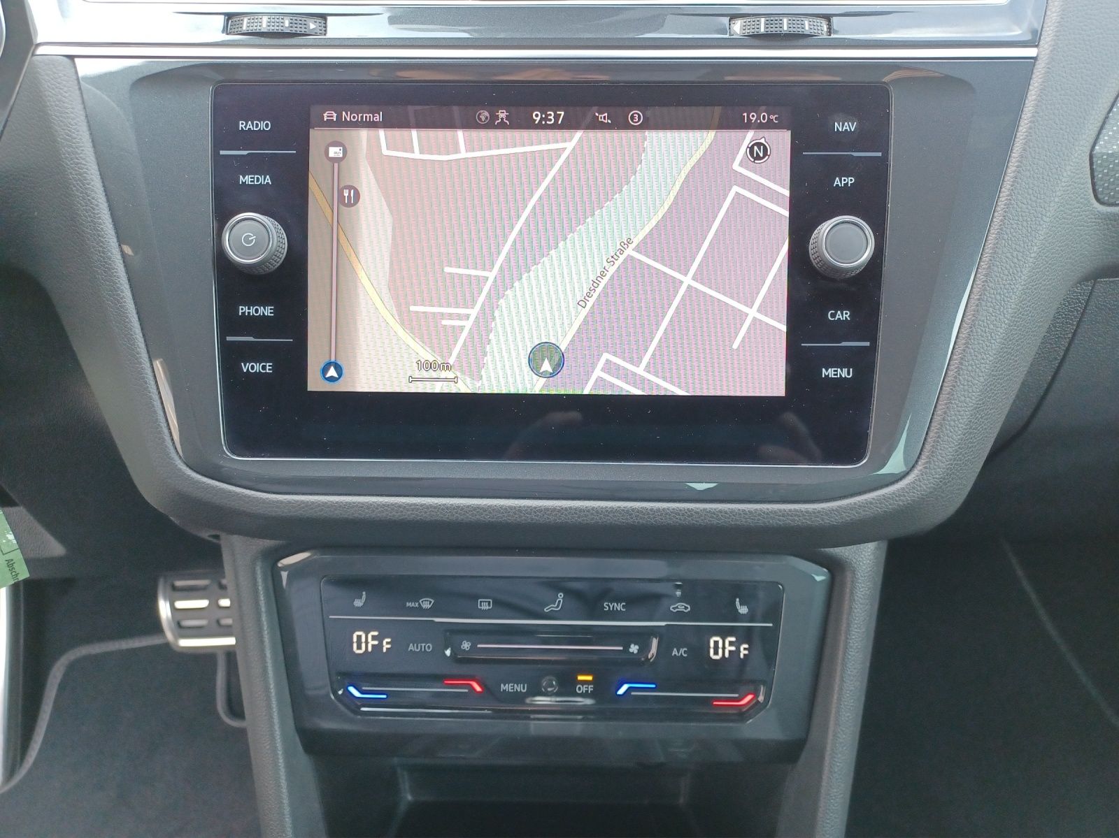 Fahrzeugabbildung Volkswagen Tiguan TSI R-Line 4M DSG R-Lin STH Matrix AHK Na