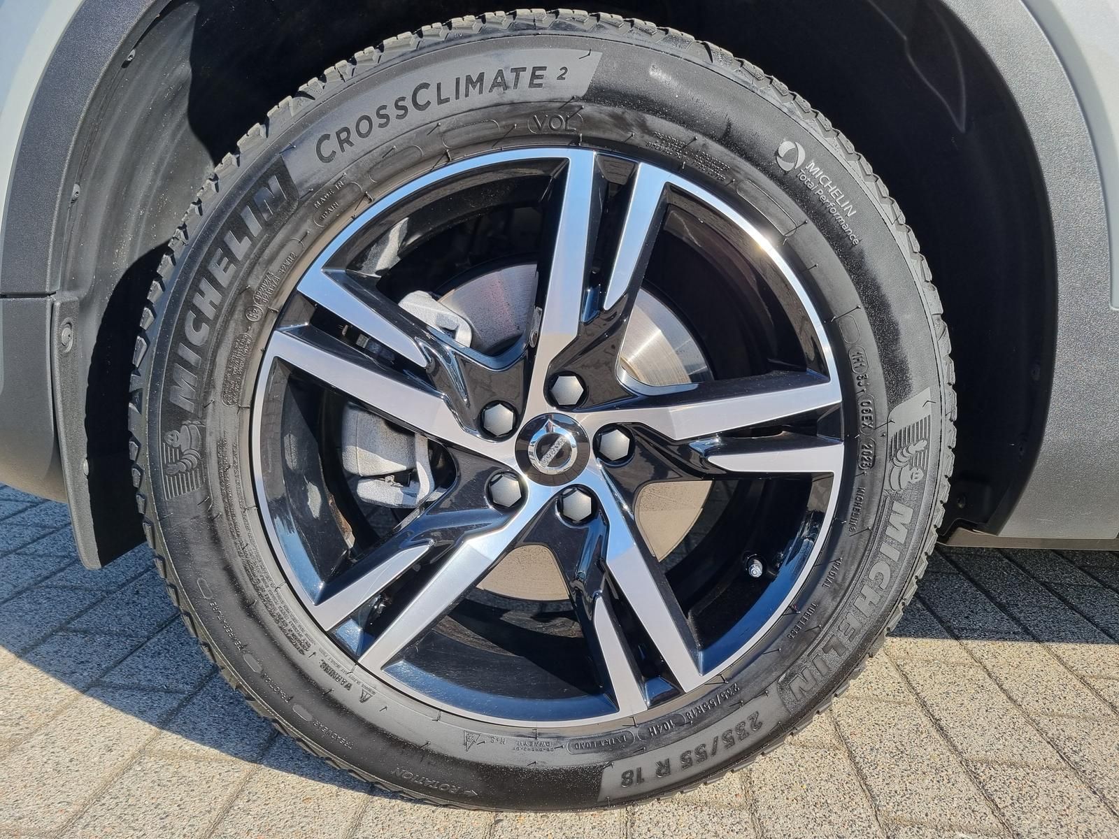 Fahrzeugabbildung Volvo XC40 B4 Benzin Plus Dark 'ACC, BLIS, 360-Cam'