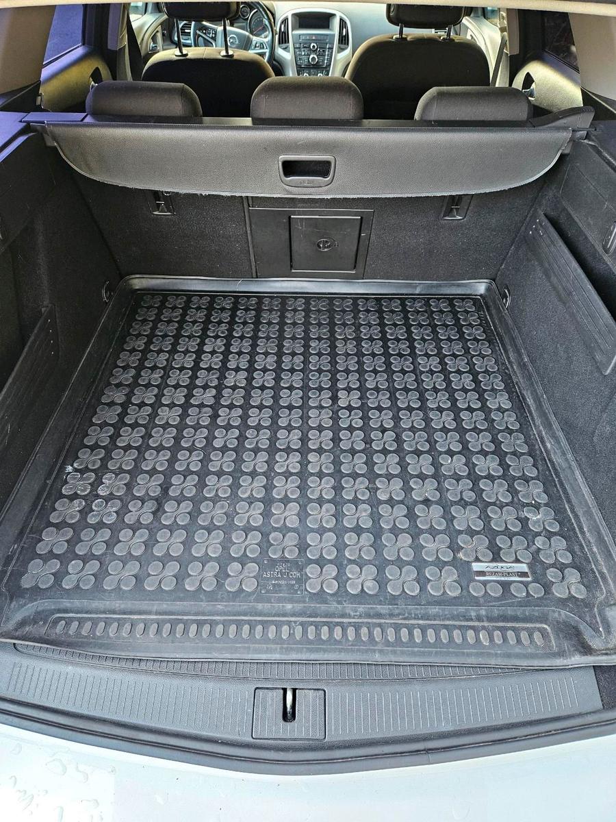 Opel Astra 2013 — photo 15