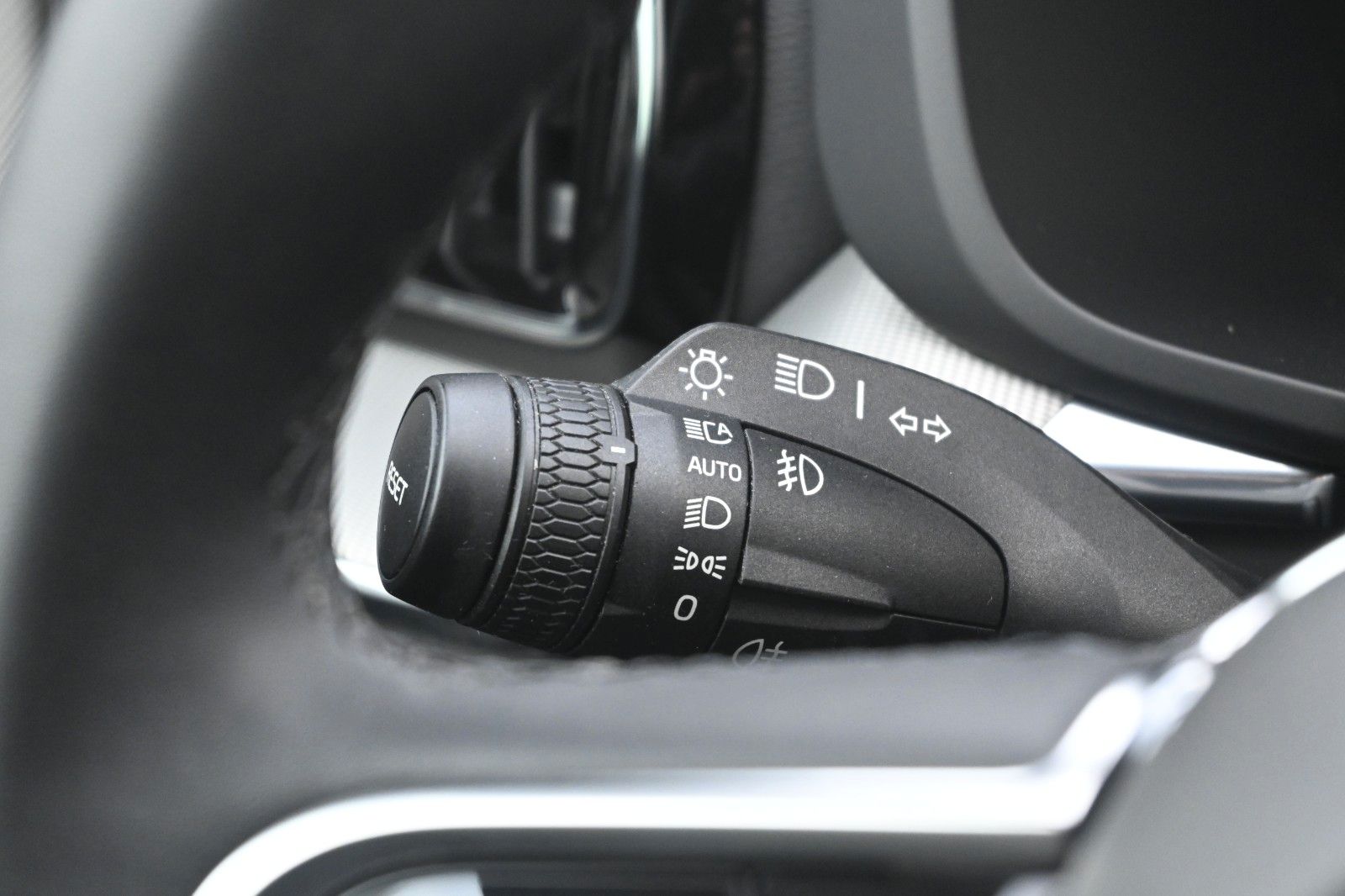 Fahrzeugabbildung Volvo XC60 B4B Plus Dark*LED*STHZ*H&K*PANO