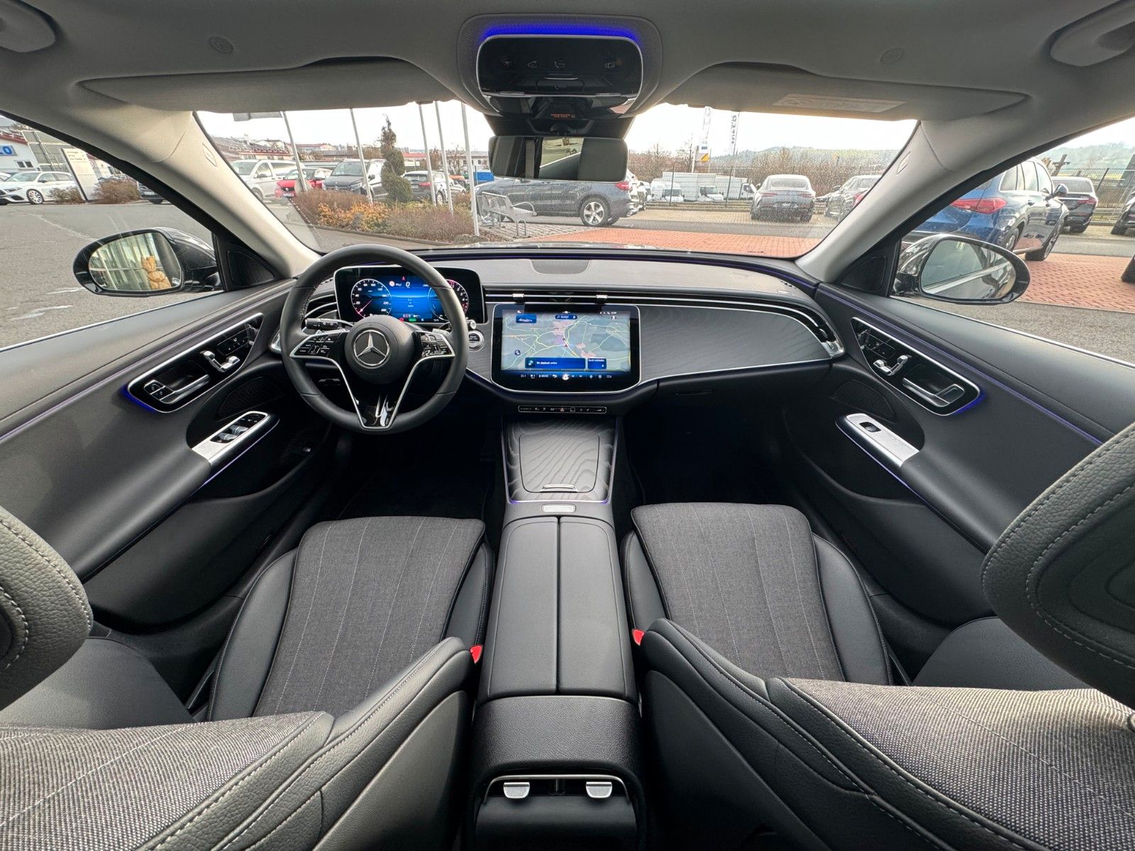 Fahrzeugabbildung Mercedes-Benz E 300de Avantgarde+Pano+AHK+DistrPro+Digital+360