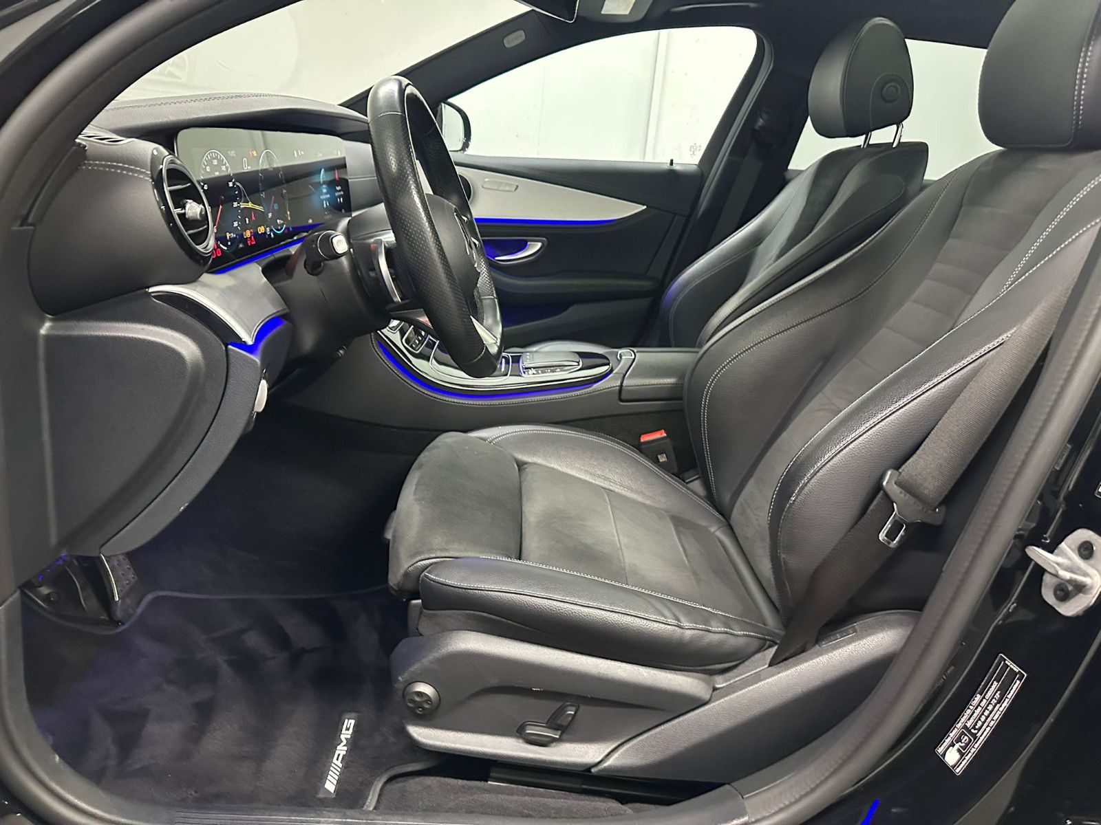 Fahrzeugabbildung Mercedes-Benz E 300 de T Autom. *AMG-LINE*DISTRO*PANORAMA*