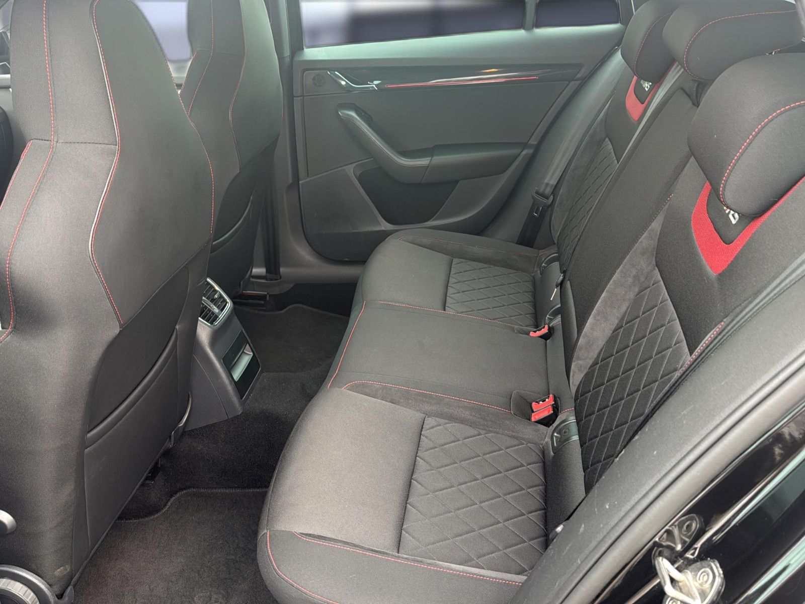 Fahrzeugabbildung SKODA Octavia Combi RS 245 / AHK/Unfallfrei