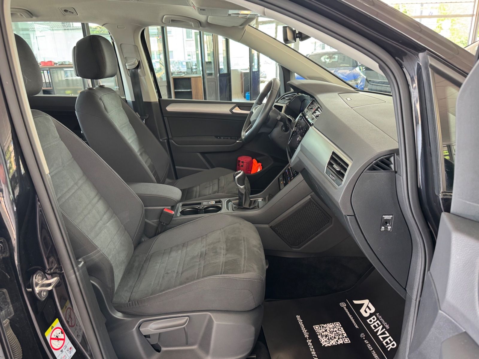 Fahrzeugabbildung Volkswagen Touran Comfortline/ACC/AHK/PDC/Navi/Massage/1H