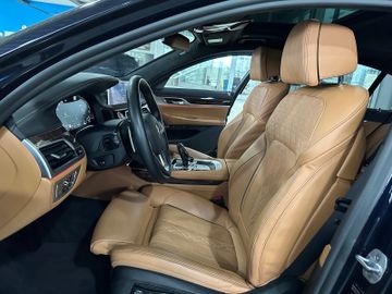 Fahrzeugabbildung BMW 750i xD SoftCl DisplKey ACC 360° HUD H/K Massage