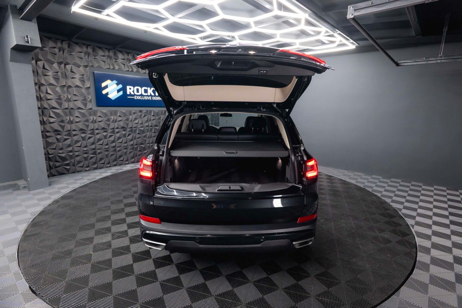 Fahrzeugabbildung BMW X5 xDrive 30d Sport Shadow | ACC | LED | Live CP
