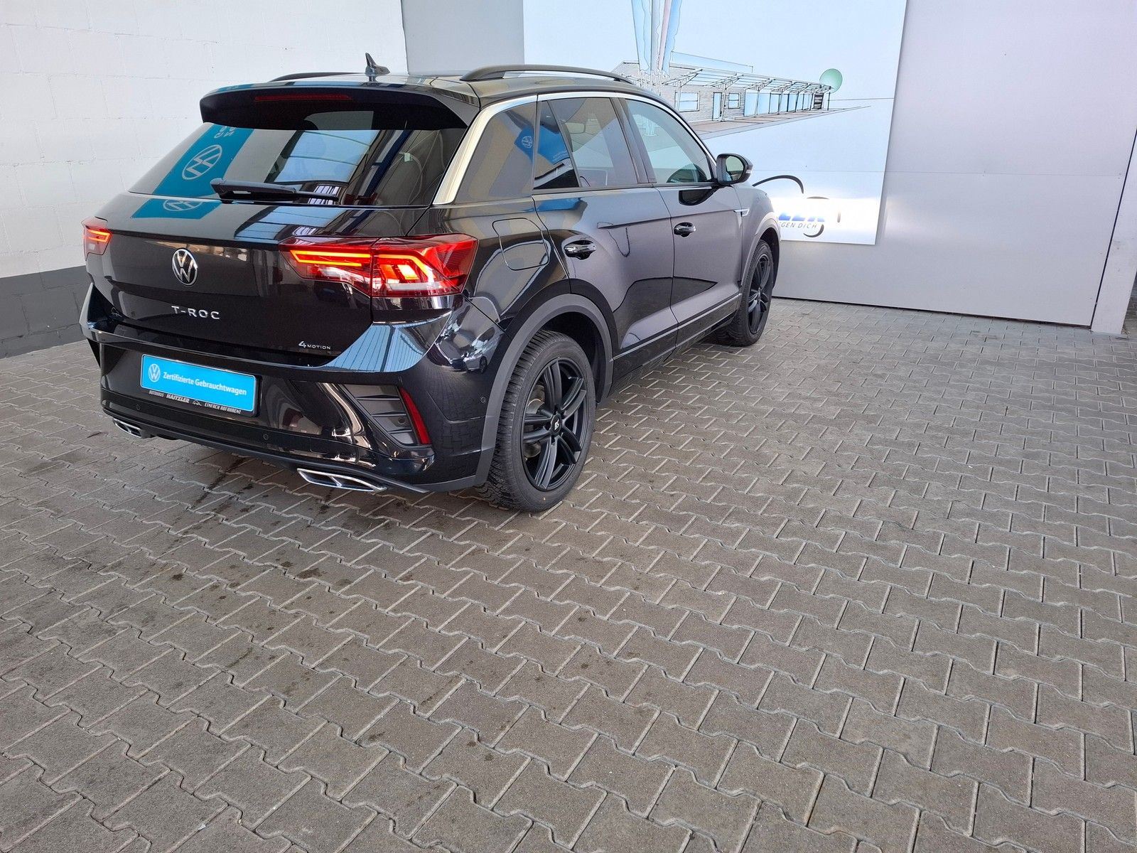 Fahrzeugabbildung Volkswagen T-Roc R-Line 2,0 TSI DSG 4Motion + Pano + Kamera