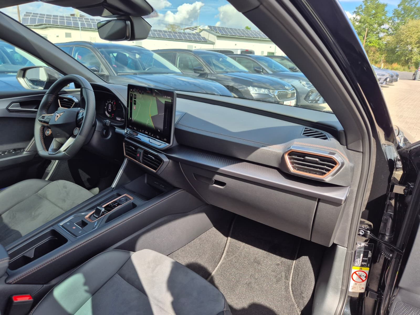 Fahrzeugabbildung CUPRA Leon 1.5 eTSI DSG PANO*AHK*DYNAMICA*EDGE*18" 5JG