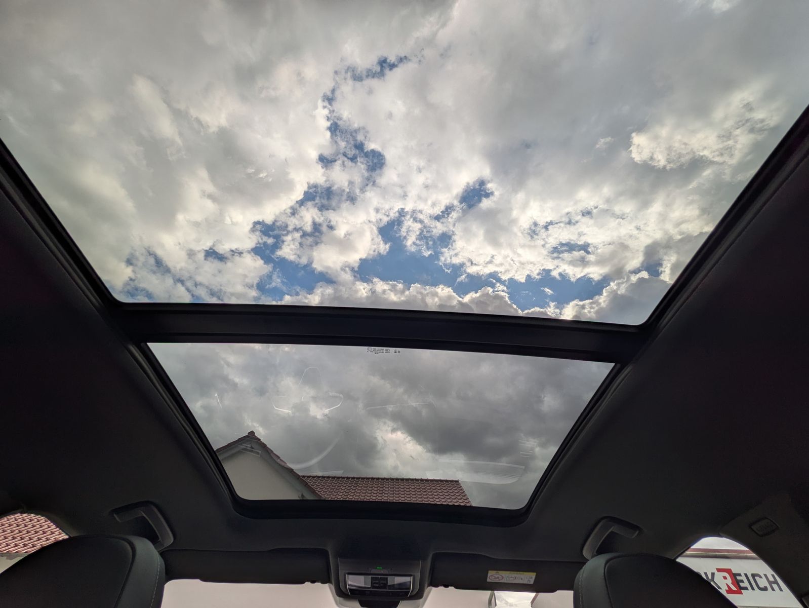 Fahrzeugabbildung Volkswagen Tiguan 2.0 TDI 4M R-Line PANO*H&K*AHK*MATRIX*20"