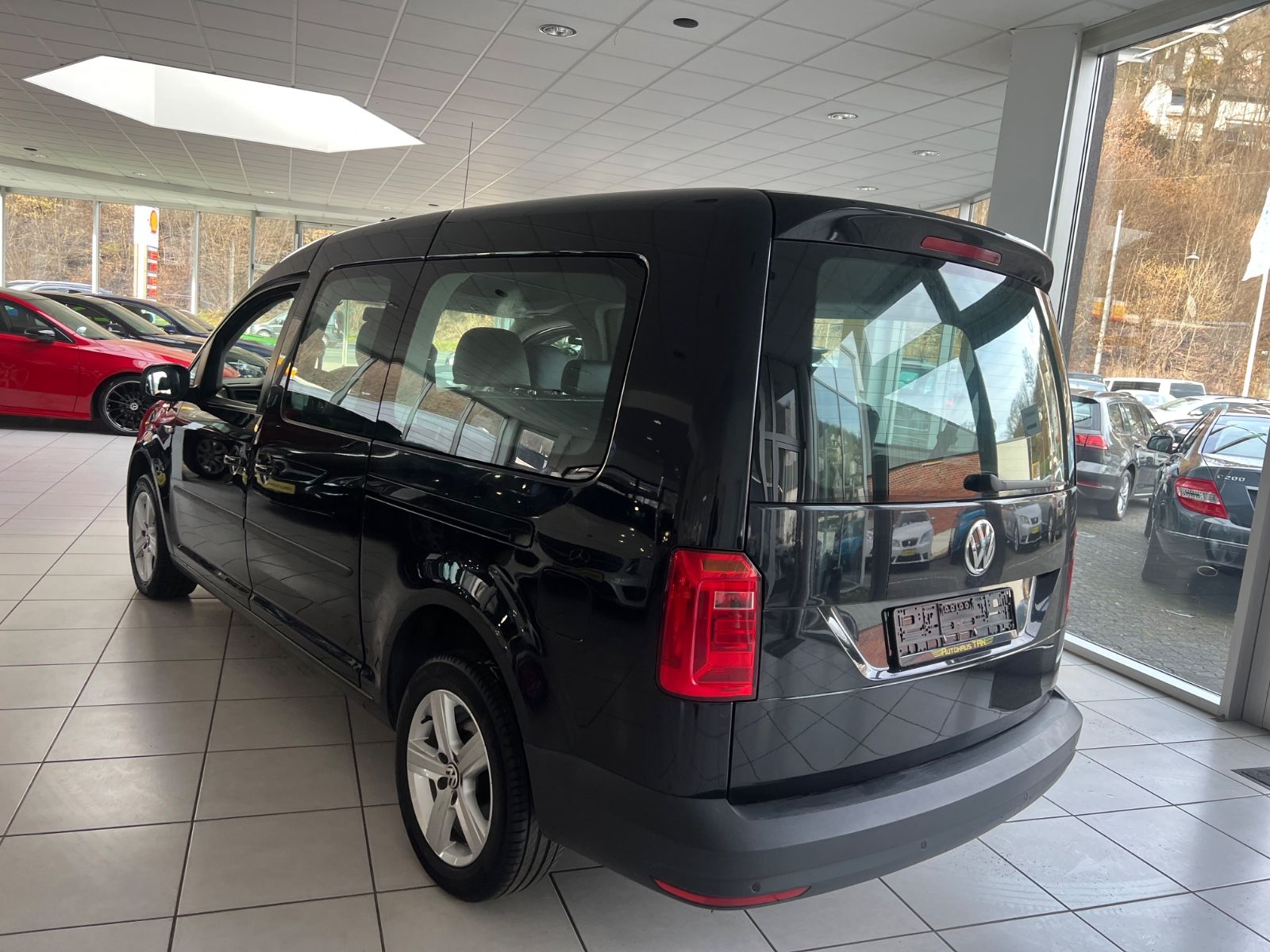 Fahrzeugabbildung Volkswagen Caddy PKW Maxi *MOTOR BEI VW NEU 100.000KM*