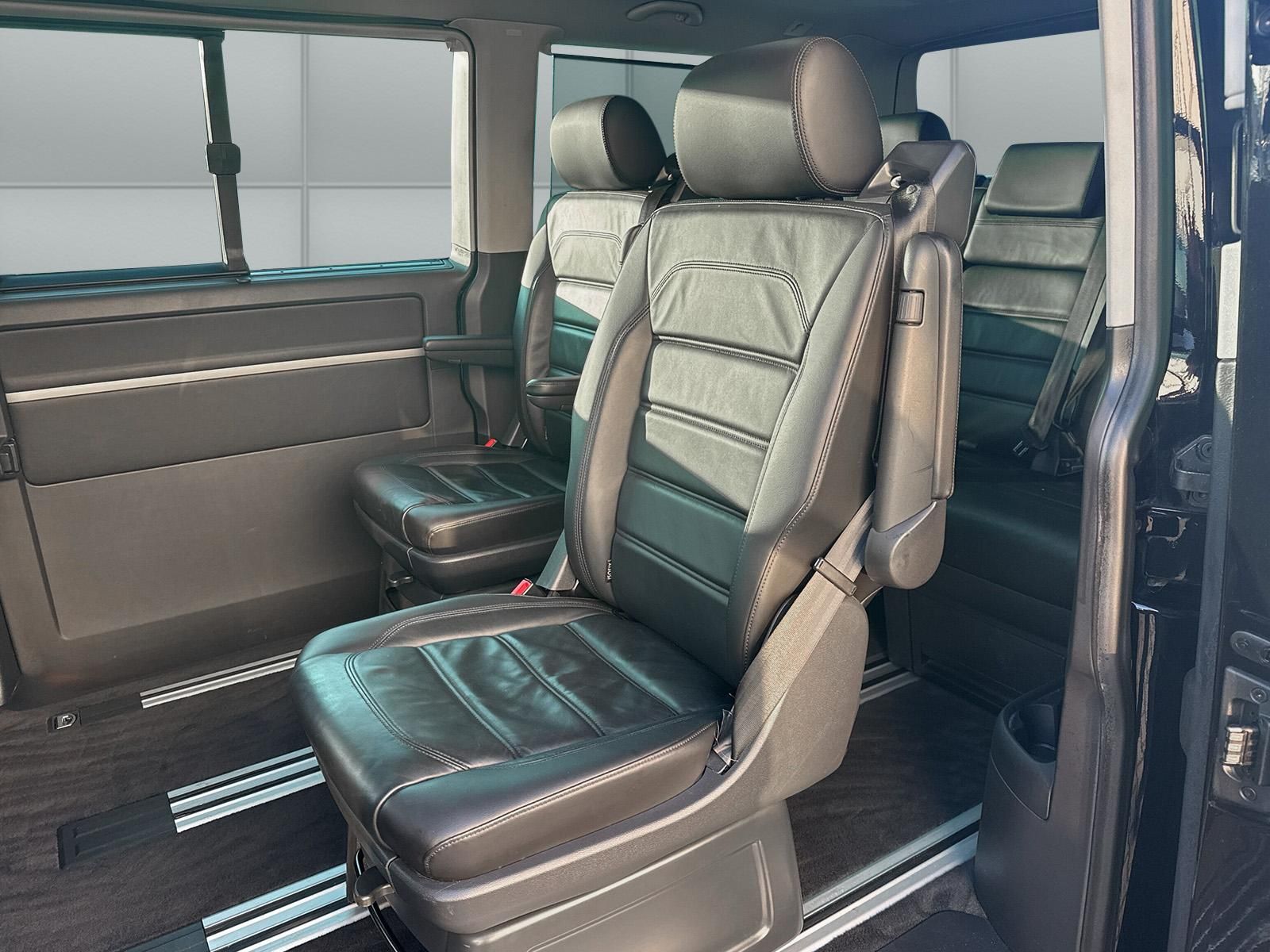 Fahrzeugabbildung Volkswagen T6 Transporter Multivan Highline 4Motion 2.0 TDI