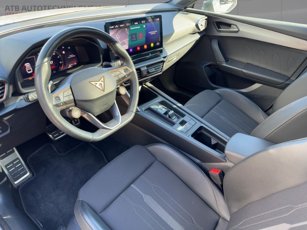 Fahrzeugabbildung CUPRA Leon VZ e-Hybrid, Allwetter, Panoramadach, Navi,
