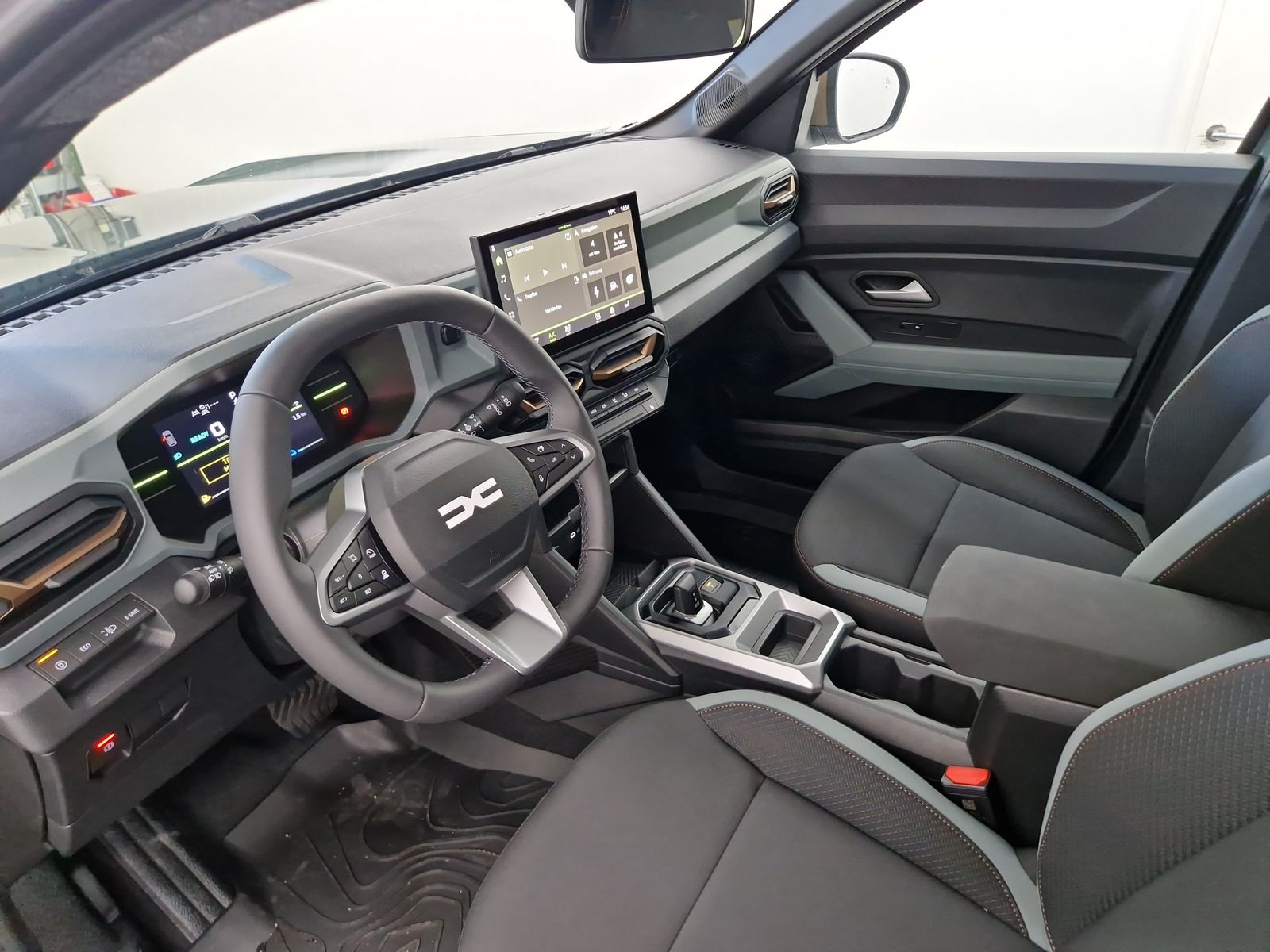 DACIA Duster Extreme Hybrid 155 Winterpaket – Bild 33