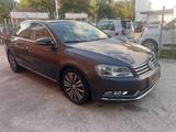 Volkswagen Passat Lim. Highline.Automatick.Navi.... - Volkswagen Passat aus 2011: Highline
