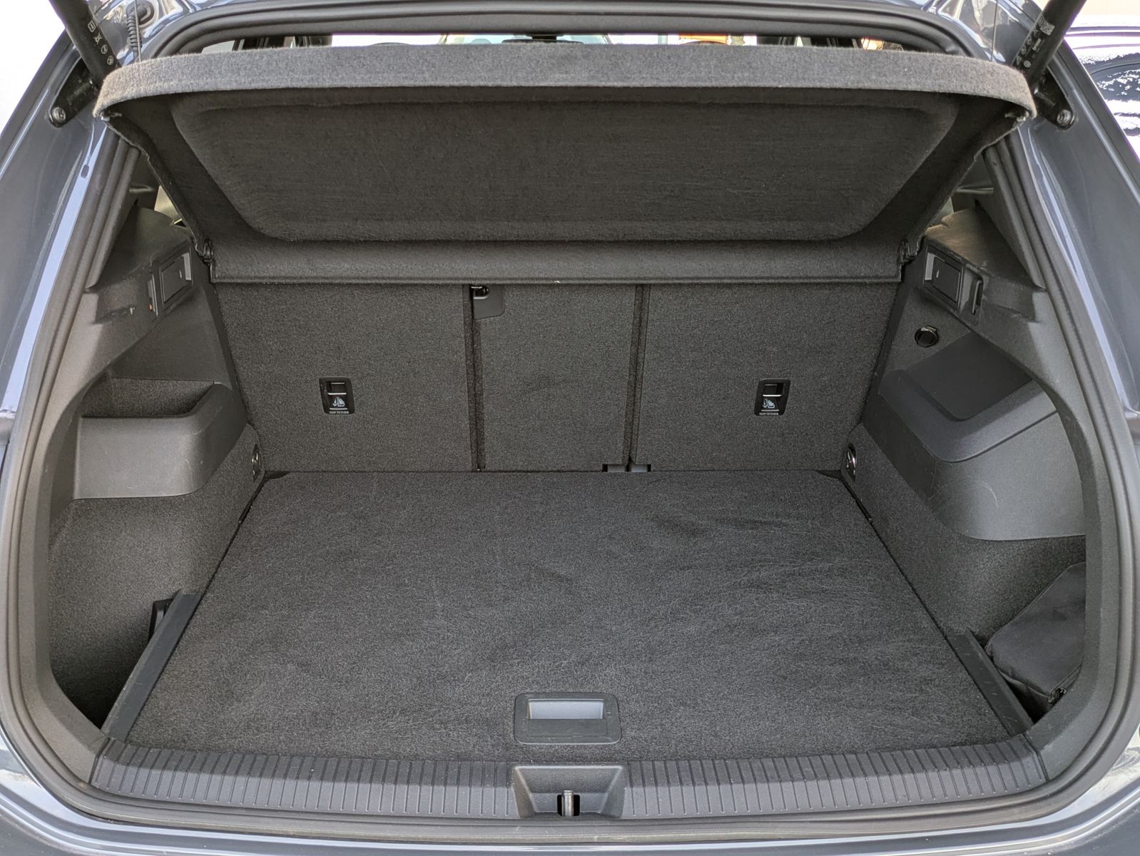 Fahrzeugabbildung Volkswagen Tiguan 2.0 TDI R-Line 4M Pano*Black*Matrix*AHK