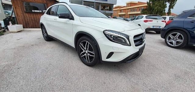 Mercedes-Benz MERCEDES BENZ GLA 200CDI AUTOMATICA BLACK EDITIO