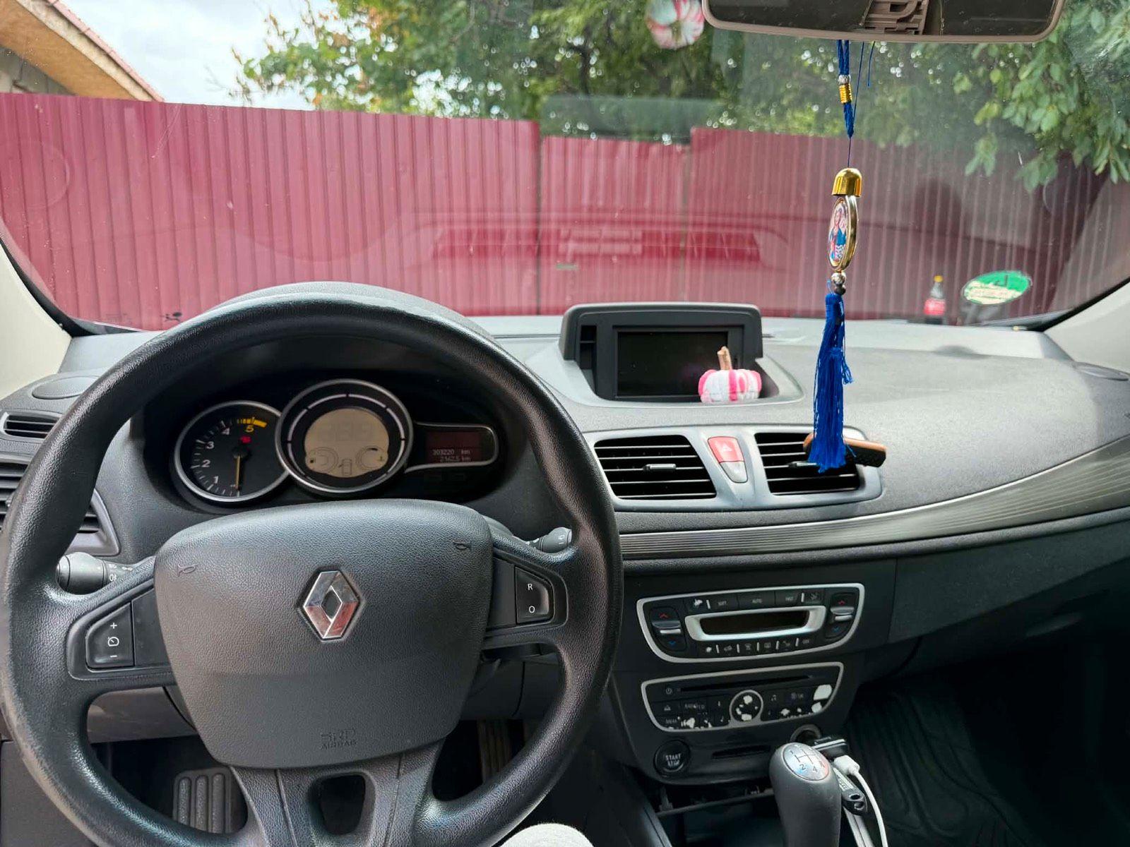 Renault Megane 2012 — photo 10