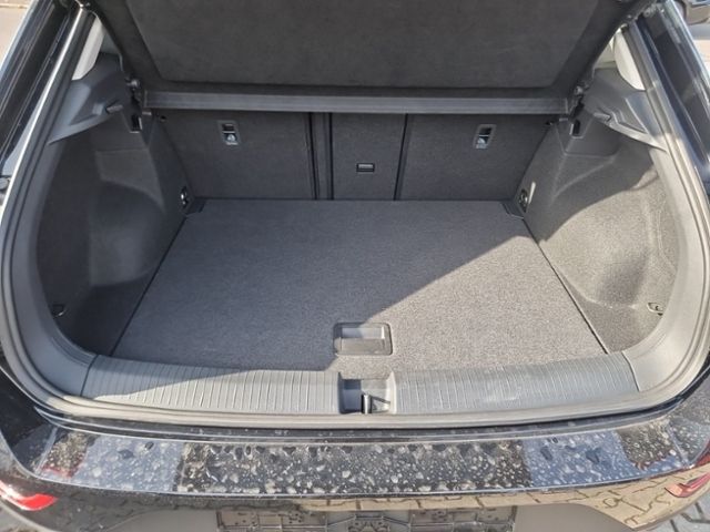 Fahrzeugabbildung Volkswagen T-Roc 1.5 TSI MOVE SHZ APP-CONNECT LED PDC KLIMA