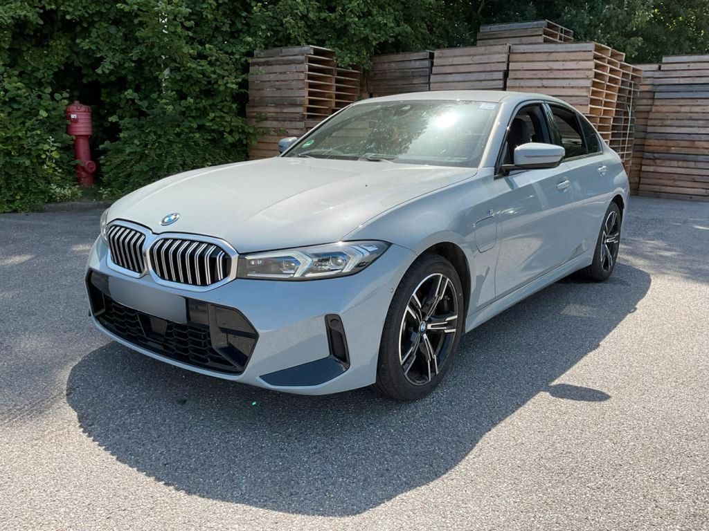 Image of BMW 330