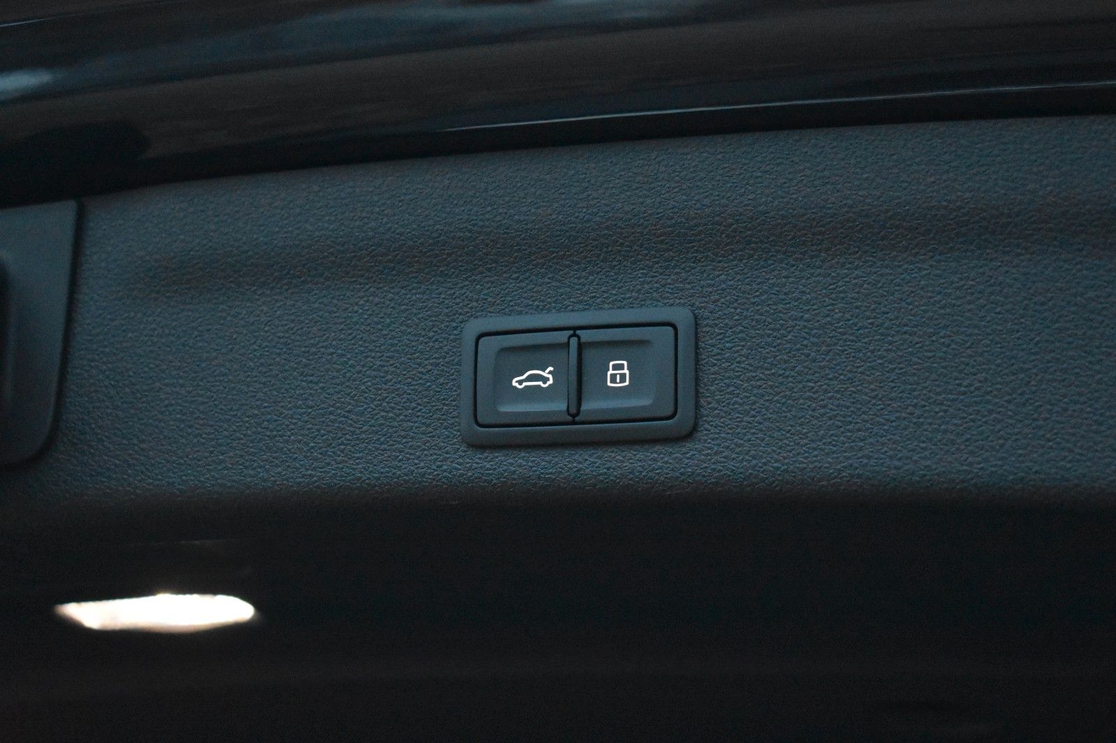 Fahrzeugabbildung Audi S6 Avant 3.0 TDI quattro Matrix-LED HUD