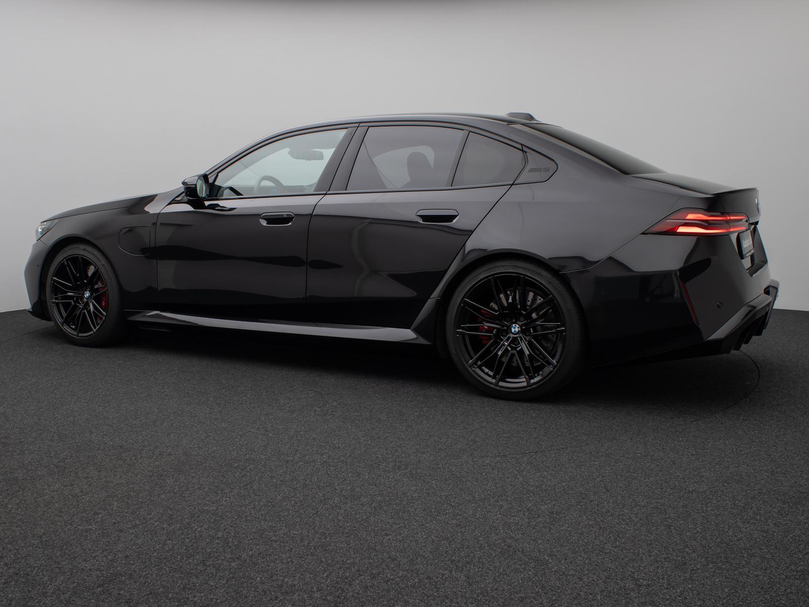 BMW M5 xD Panorama 360°B&W HUD M-Driversp. Komfort 