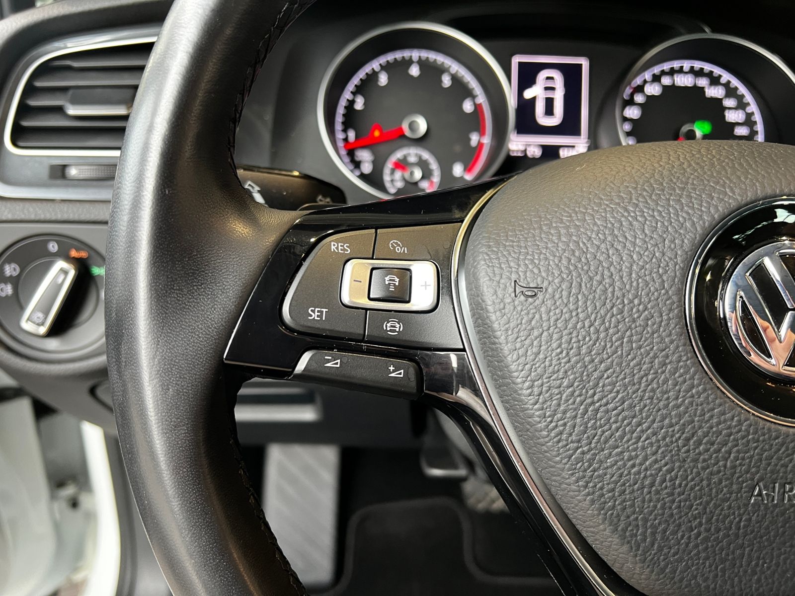 Fahrzeugabbildung Volkswagen Golf VII Lim. Comfortline BMT ACC  NAVI ALU