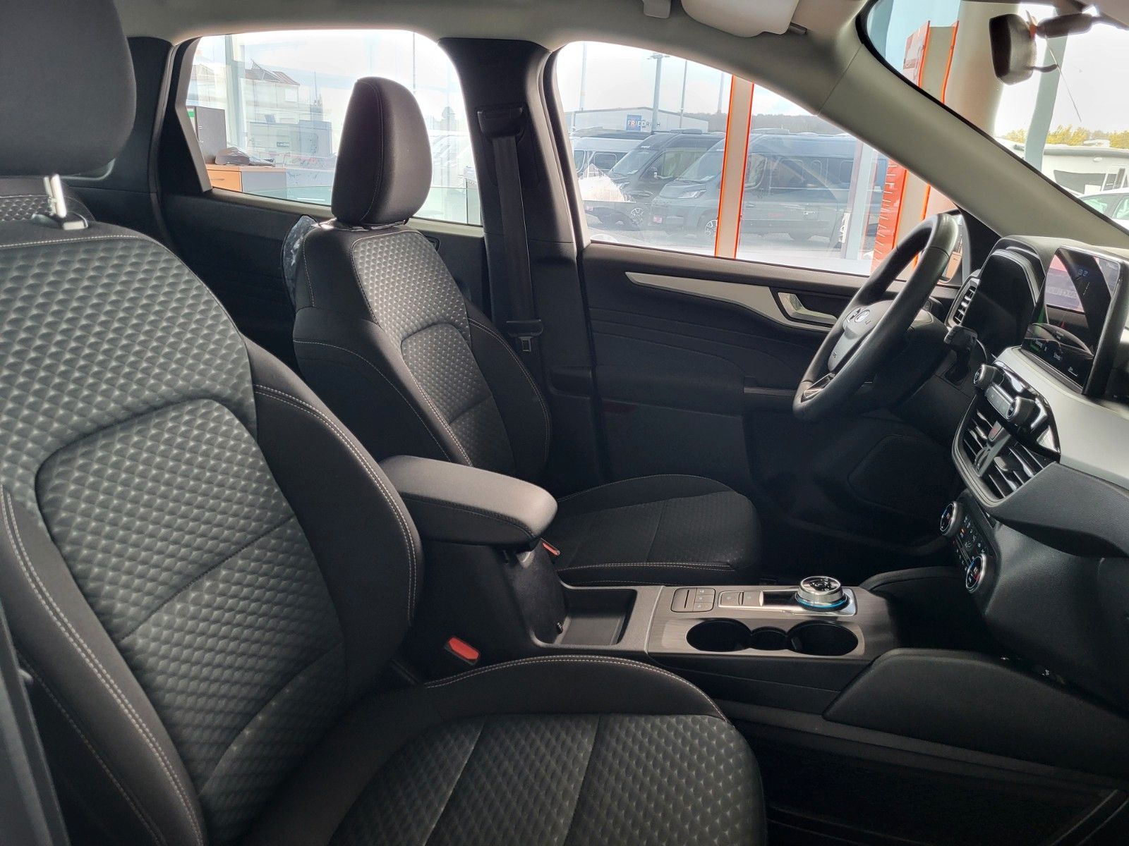 Fahrzeugabbildung Ford Kuga Plug-In/NAVI/SITZHZG./AHK/PDC
