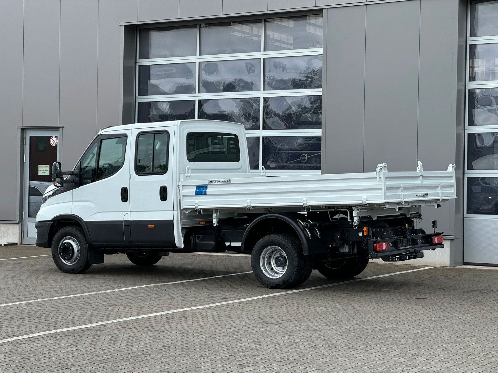 Fahrzeugabbildung Iveco Daily 70C18 MEILLER DOKA Nutzlast 3.430Kg