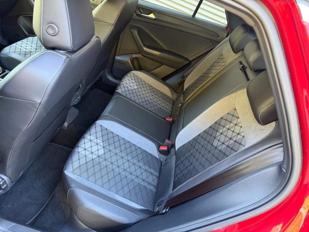 T-ROC 1,5 TSI DSG R-Line Matrix Navi AHK 19" Kam