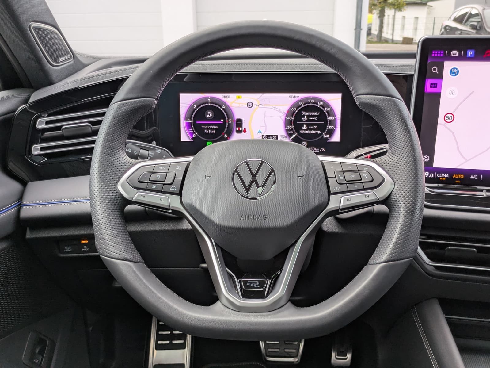 Fahrzeugabbildung Volkswagen Tiguan 2.0 TDI 4M R-Line PANO*H&K*AHK*MATRIX*20"