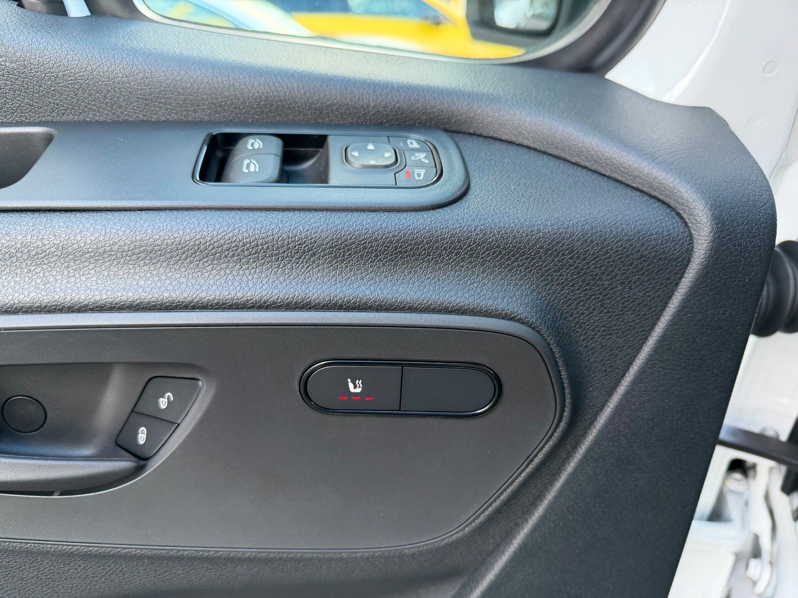 Fahrzeugabbildung Mercedes-Benz Sprinter 317 CDI Mixto/DoKa Standheiz AHK
