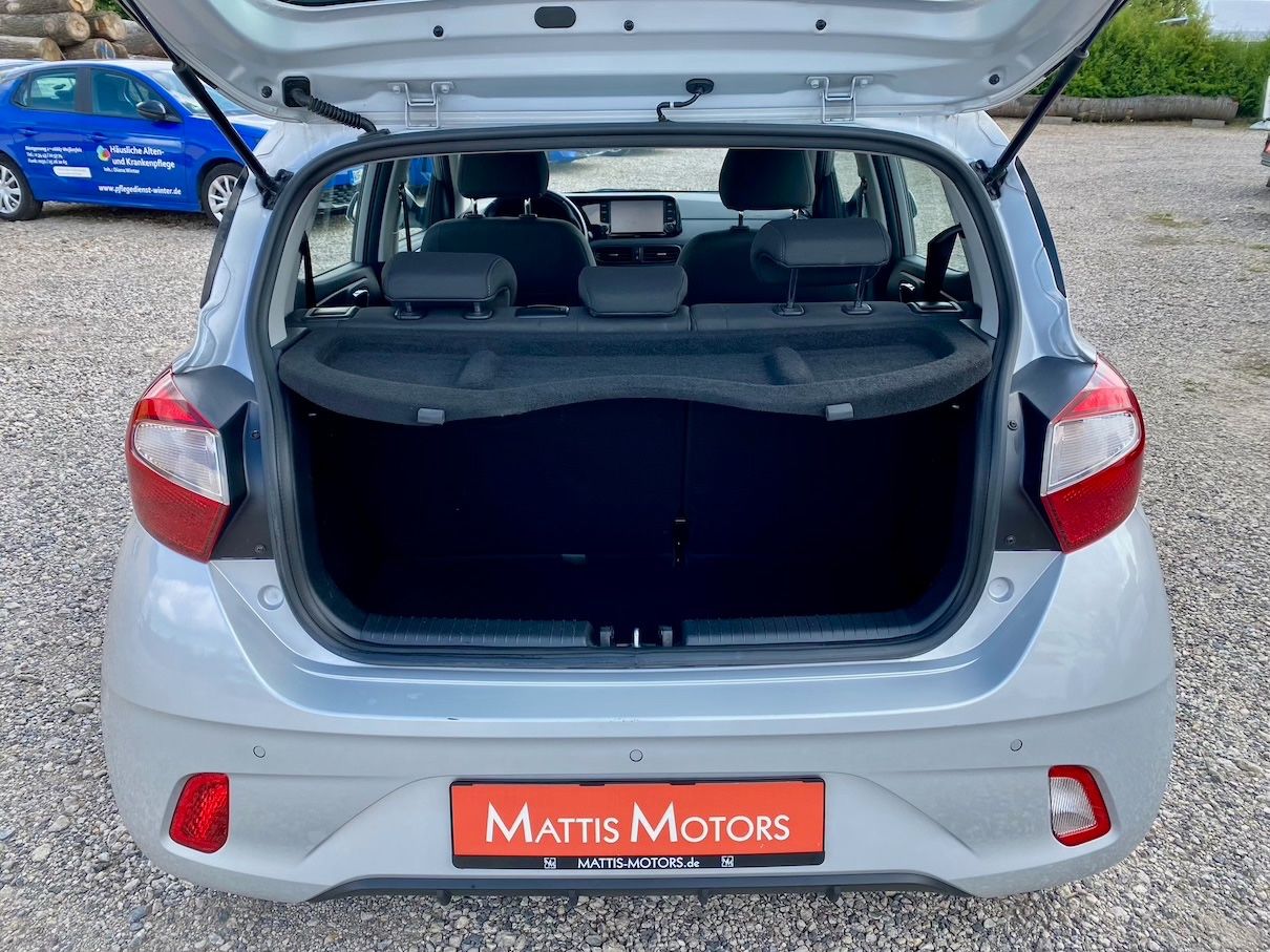 Fahrzeugabbildung Hyundai i10 1.0 Automatik KLIMA SITZ+LRHZ ALLWETTER PDC