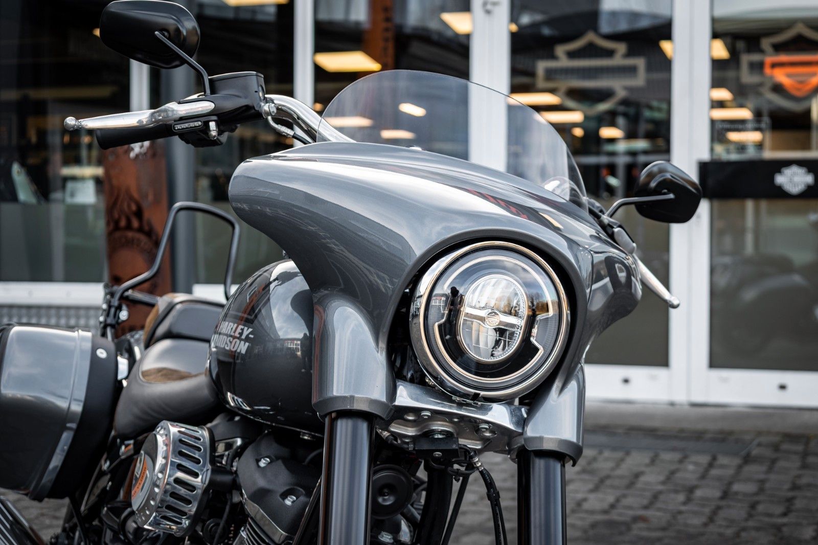 Fahrzeugabbildung Harley-Davidson FLSB SPORT GLIDE 107 - Dr. Jekill & Mr. Hyde -
