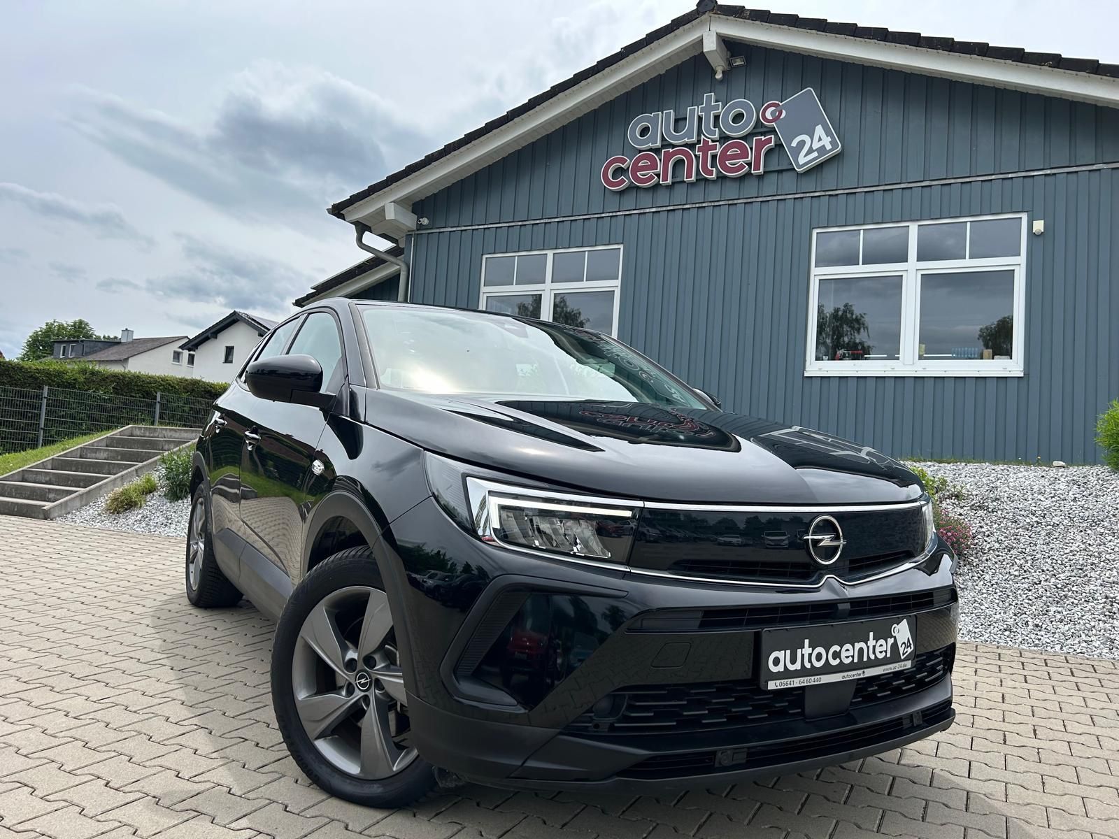 Fahrzeugabbildung Opel Grandland|Hybrid|4x4|AHK|1.Hand|LED|Standheizung