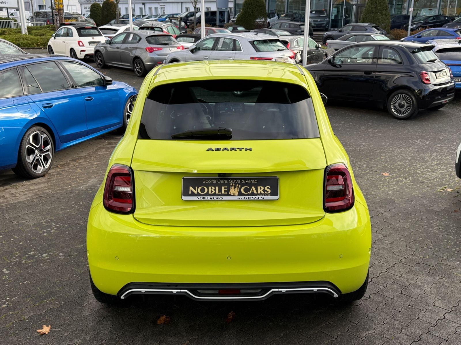 Fahrzeugabbildung Abarth 500e 42kWh Scorpionissima PANO KAM LED