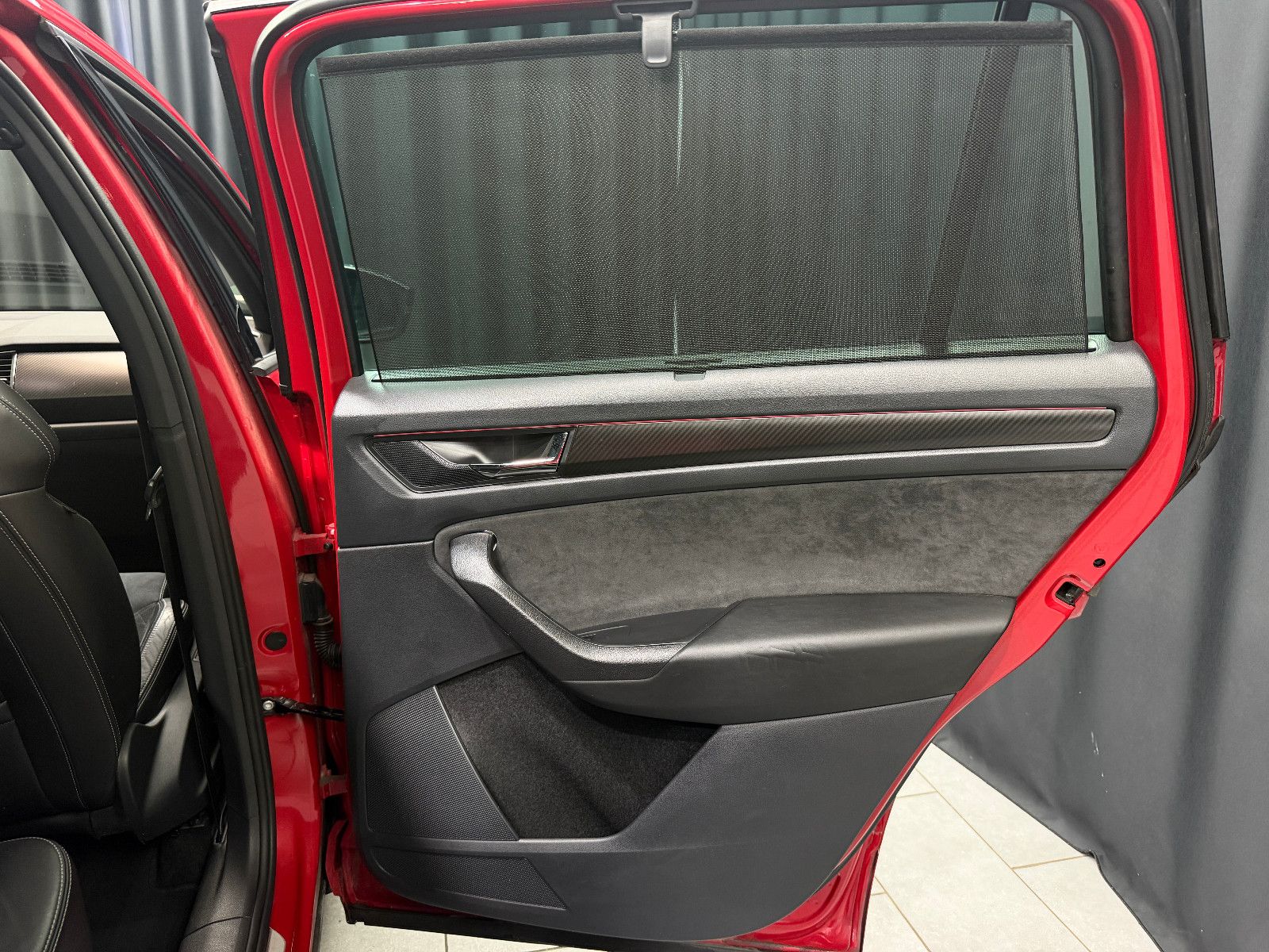 Fahrzeugabbildung SKODA Kodiaq Ambition 4x4|7-SITZER|CANTON|PANO|AHK