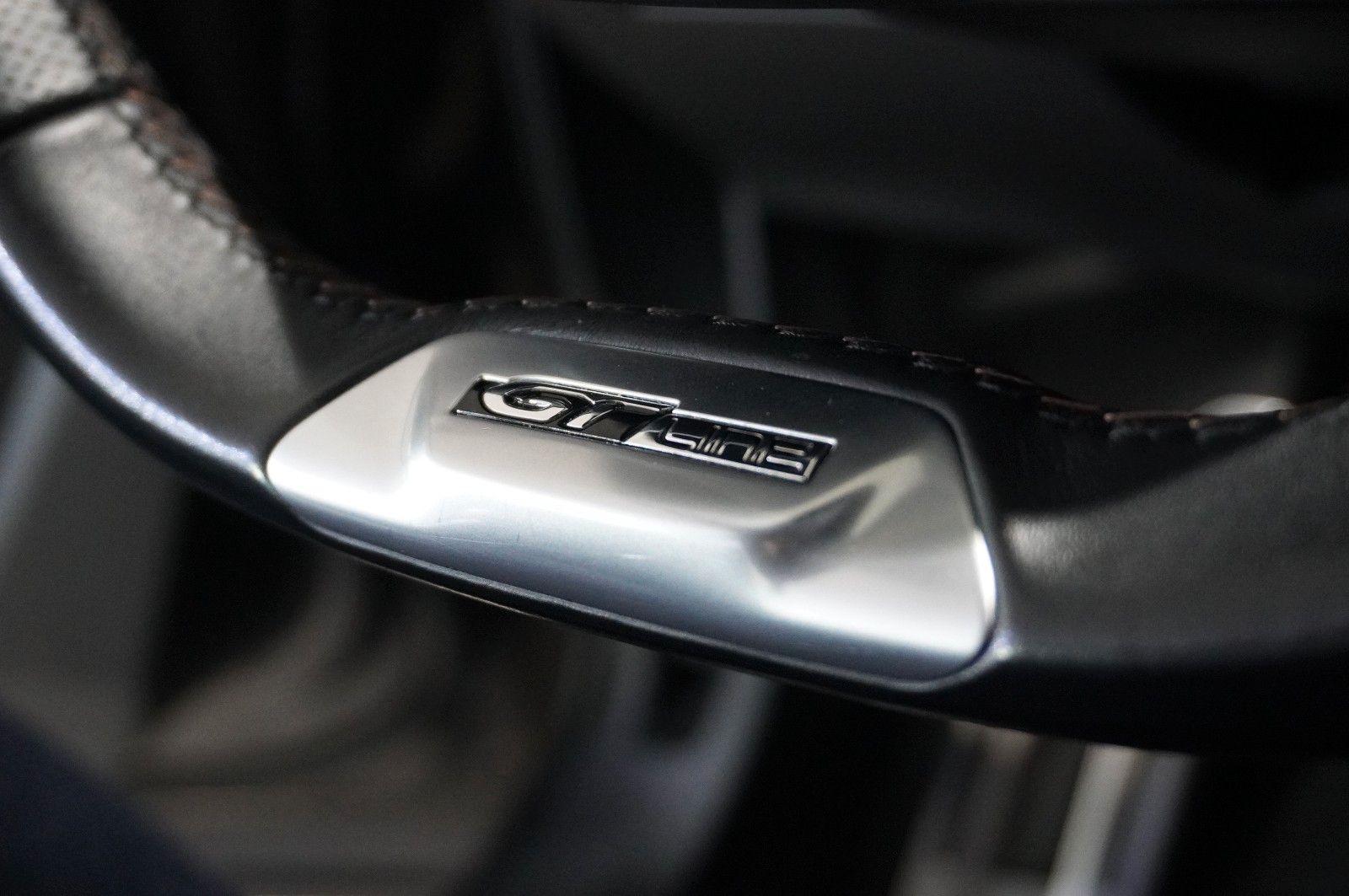 Fahrzeugabbildung Peugeot 5008 1.2T ALLURE GT-LINE 7-SITZ NAVI/LED/KAMERA