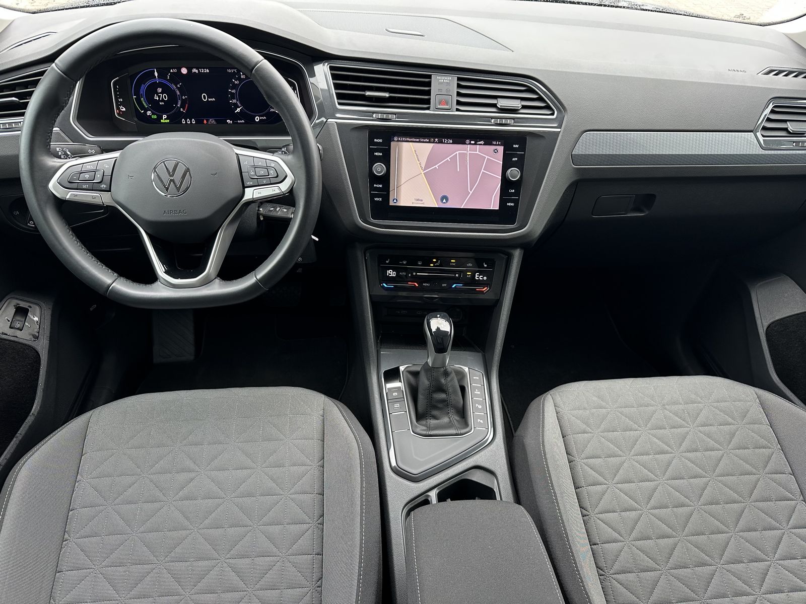 Fahrzeugabbildung Volkswagen Tiguan 1.4 eHybrid DSG Life NAV+LED+AHK+ACC+1HD