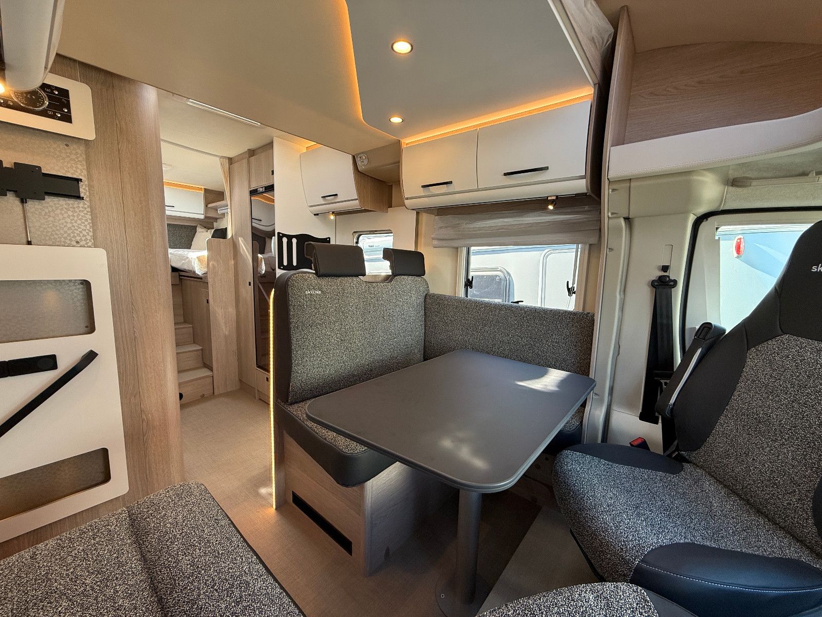Fahrzeugabbildung Bürstner Lyseo Time Skyline 726G - Sie sparen 11.989€