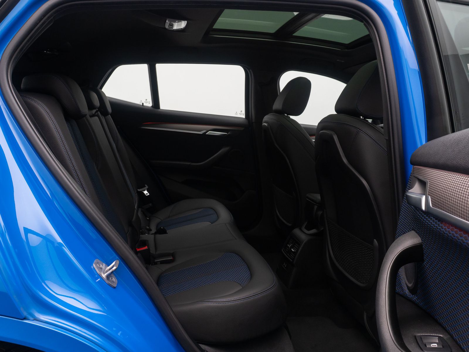 Fahrzeugabbildung BMW X2 M35i HUD DAB Kamera ACC Komfort Panorama HiFi