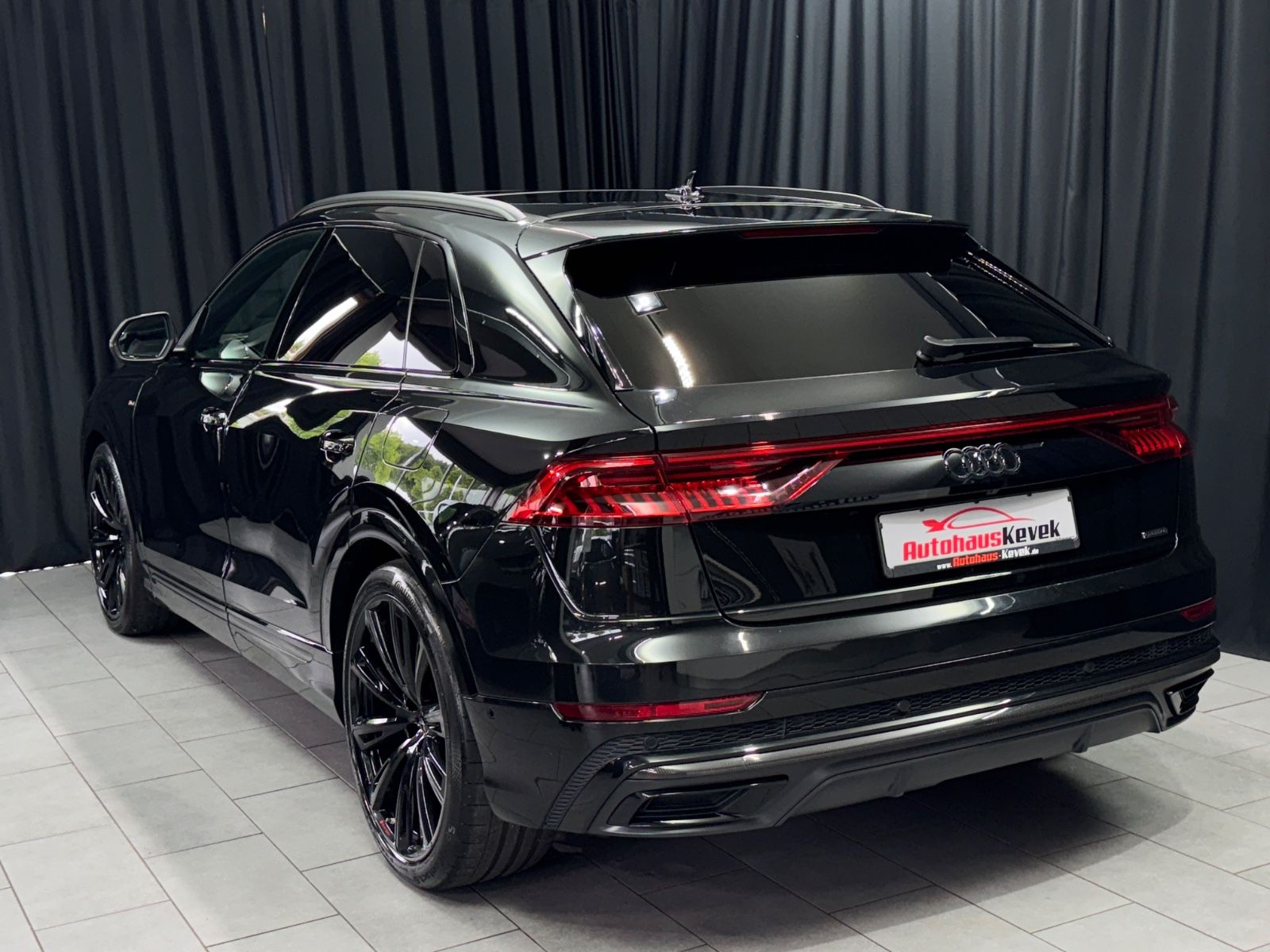 Fahrzeugabbildung Audi Q8 55 TFSI e quattro|B/O|EXCLUSIVE|RS-SITZE|VOLL