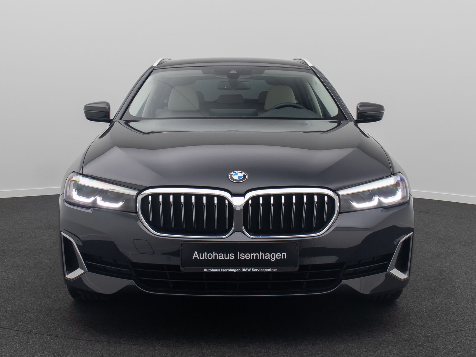 Fahrzeugabbildung BMW 520d Luxury Line Kamera DAB HiFi WLAN Alarm 19"