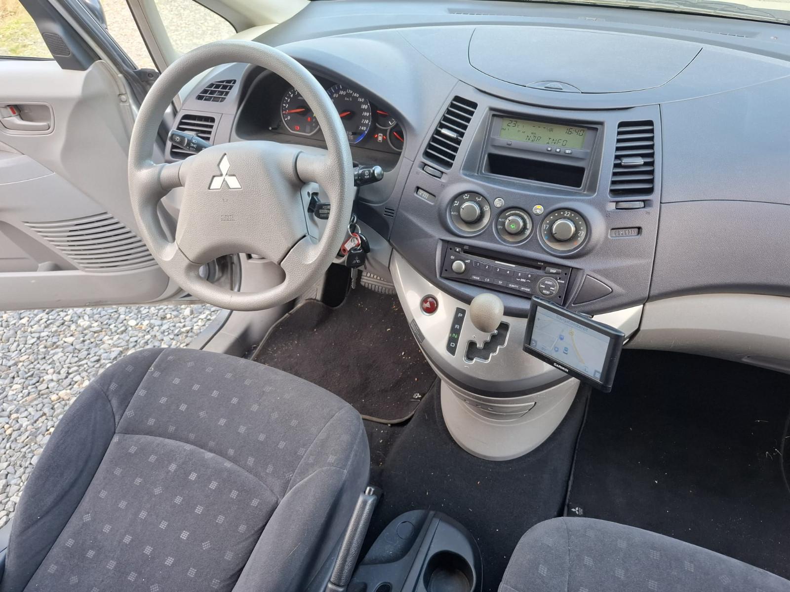 Mitsubishi Grandis 2005 — photo 7